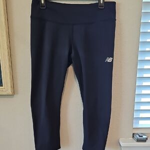 Navy blue new balance, dry activewear women's leggings size large Cropped Leg